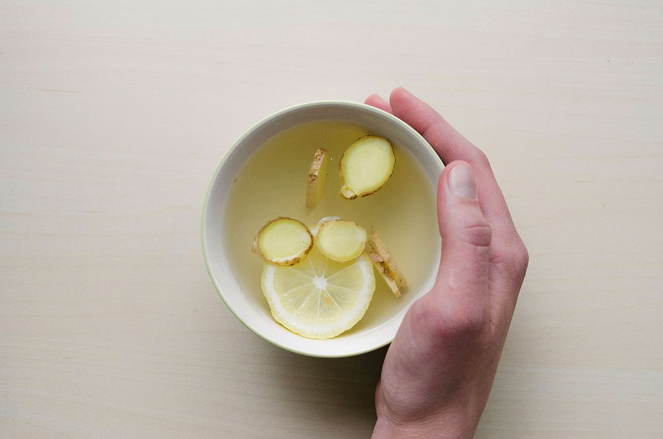 Ingwer-Tee kann chronische Entzündungen reduzieren und beruhigt gleichzeitig den Darm.