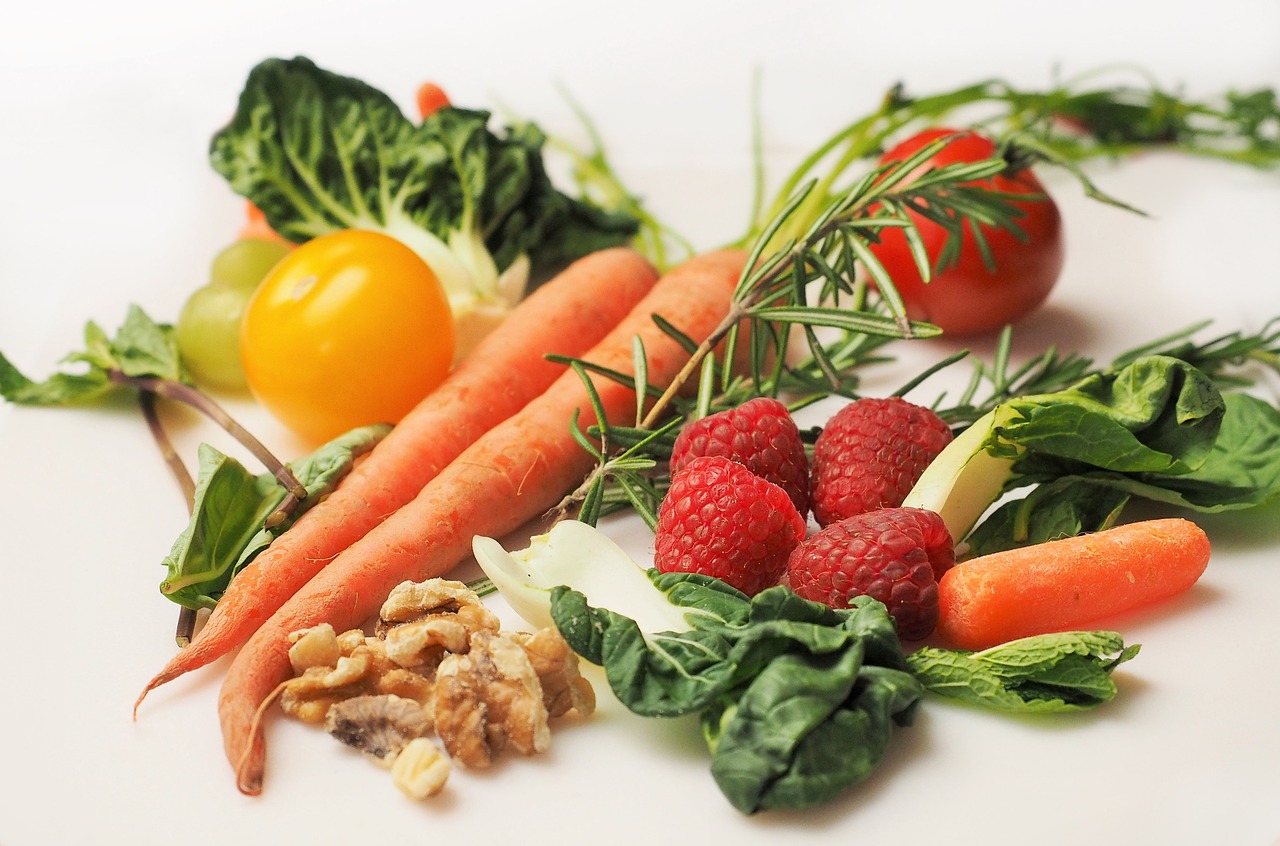 Antioxidantien durch gesunde Ernährung aufnehmen.
